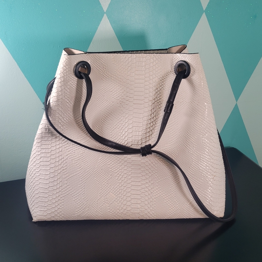 Elegant WHITE Snakeskin Tote Bag